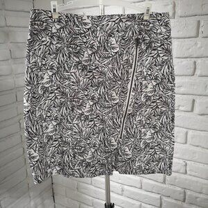 Reitmans Ladies Size 7 Pull On Style Black/White/Grey Pattern Skirt